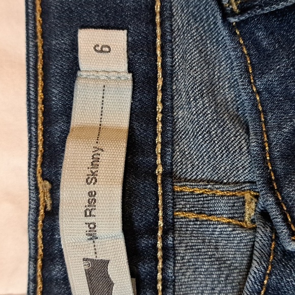 Levi's Shelf Cut Jeans - Picture 7 of 9